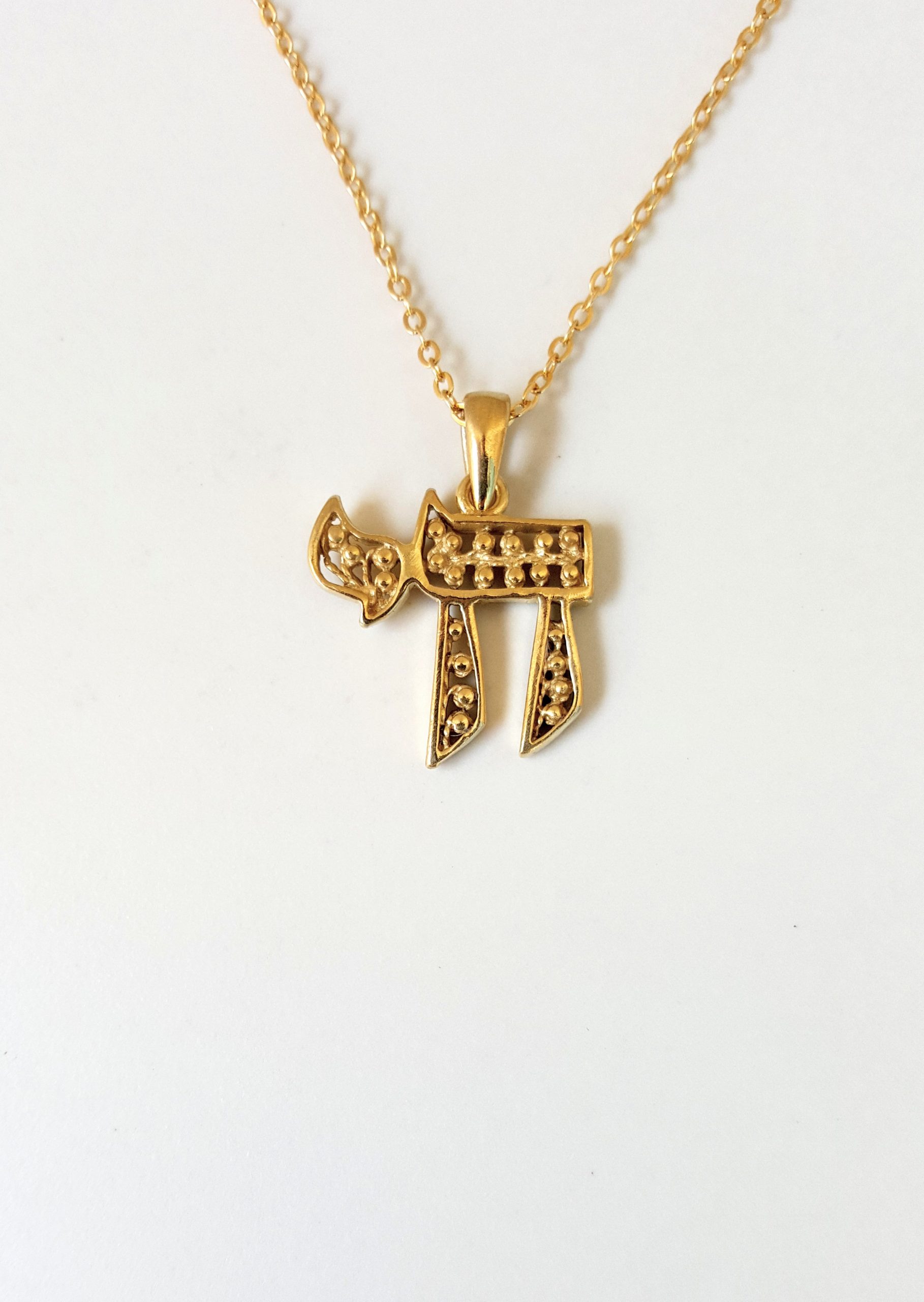 Rachel Koen 18K Yellow Gold Diamond Chai Pendant Necklace 0.28cttw For Sale  at 1stDibs | chai necklace gold, коён кластер, diamond chai.